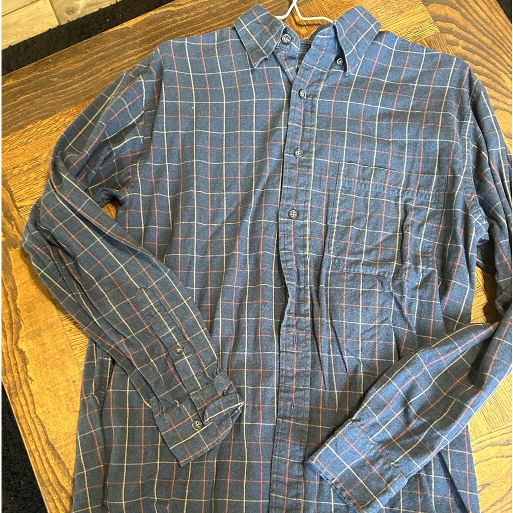 At johns bay men’s flannel size small